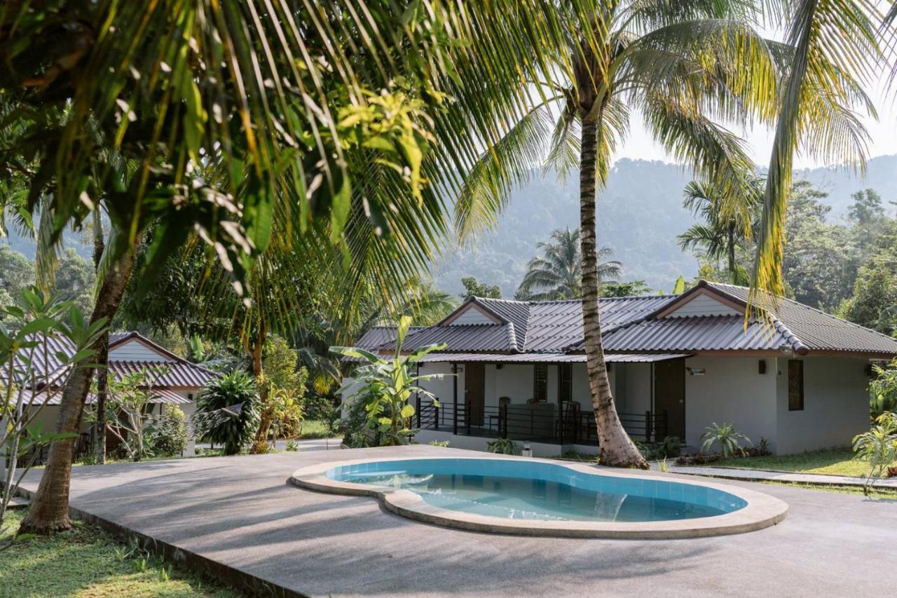 Surfer'S Village Khao Lak Zewnętrze zdjęcie
