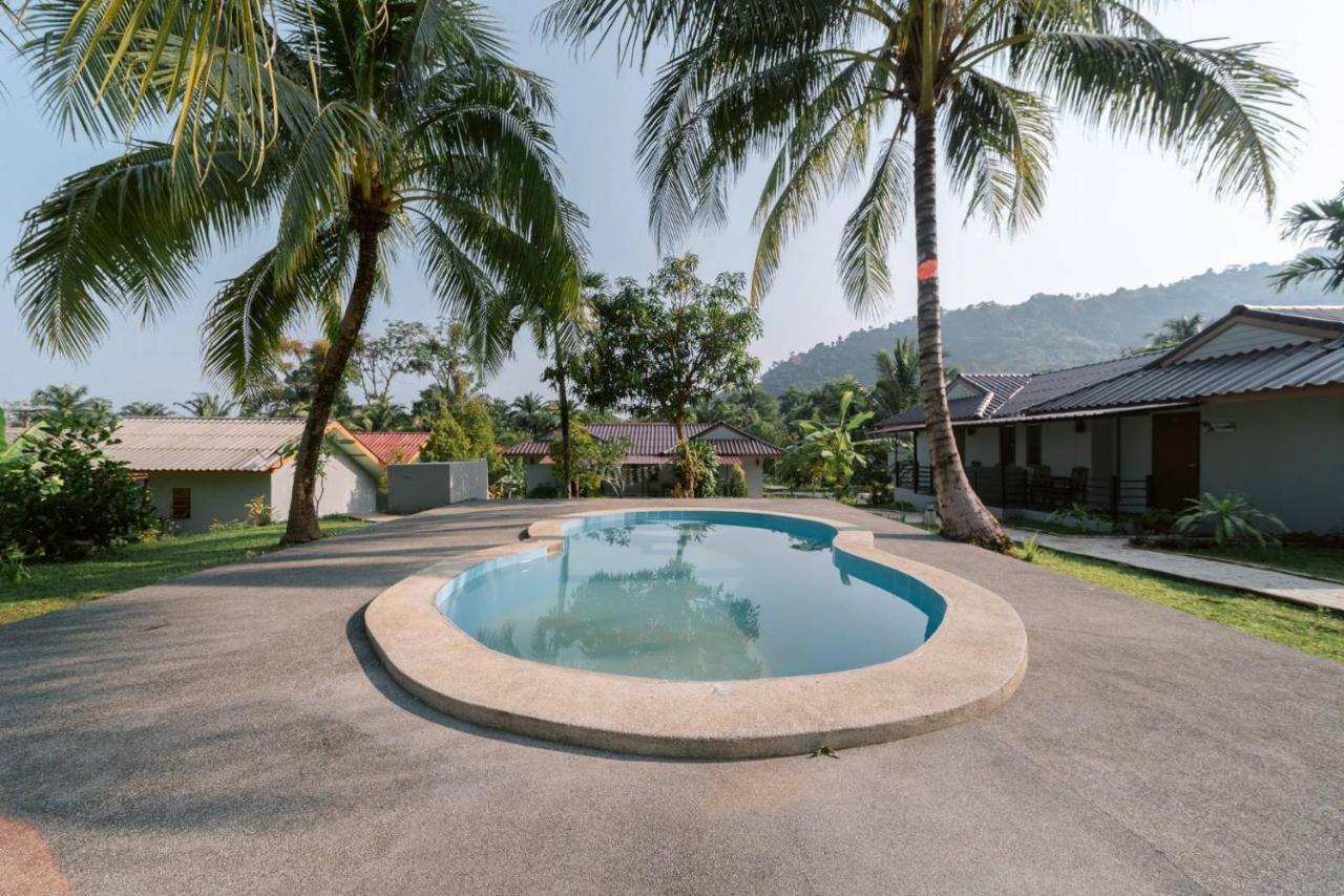 Surfer'S Village Khao Lak Zewnętrze zdjęcie